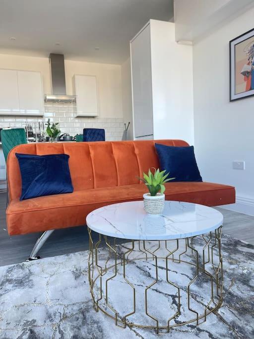 1 Bedroom Apartment - Flitwick - Contractor Friendly - Tourist Ready - Full Kitchen - Wifi - Smart Tv - Sofa Bed - Free Parking - Ideal For Short Or Long Stays Exterior photo