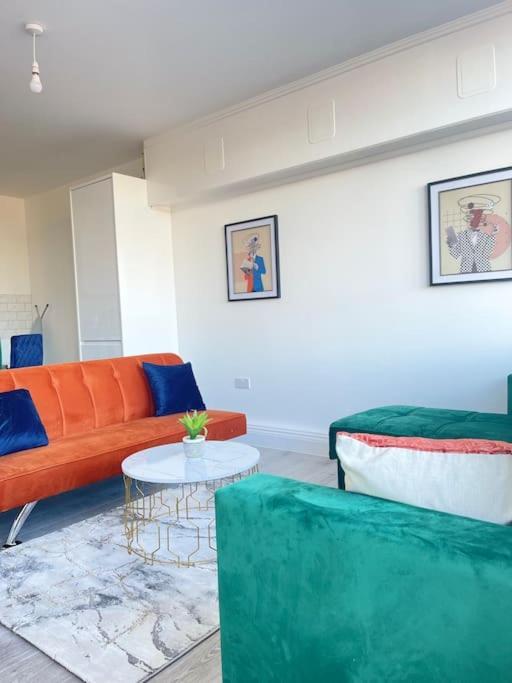 1 Bedroom Apartment - Flitwick - Contractor Friendly - Tourist Ready - Full Kitchen - Wifi - Smart Tv - Sofa Bed - Free Parking - Ideal For Short Or Long Stays Exterior photo