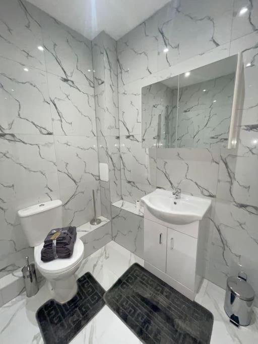 1 Bedroom Apartment - Flitwick - Contractor Friendly - Tourist Ready - Full Kitchen - Wifi - Smart Tv - Sofa Bed - Free Parking - Ideal For Short Or Long Stays Exterior photo